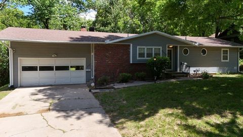 Photo of 2119 Newport Road, St Joseph, MO 64505 (MLS # 2619467)