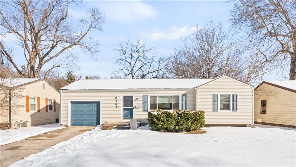 Photo of 8131 McGee Street, Kansas City, MO 64114 (MLS # 2598573)