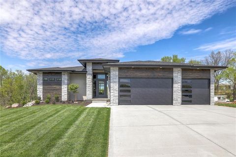 3929 SW Flintrock Drive Lee's Summit MO 64082
