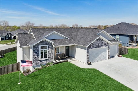 594 N Oakwood Lane, Tonganoxie, KS 66086 - MLS#: 2606520
