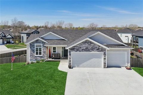 594 N Oakwood Lane Tonganoxie KS 66086