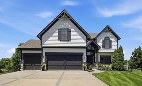 Photo of 10365 N Skiles Court, Kansas City, MO 64157 (MLS # 2625559)
