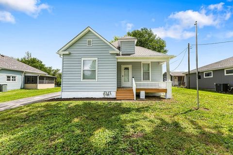 Photo of 3121 S 29th Street, St Joseph, MO 64503 (MLS # 2617301)