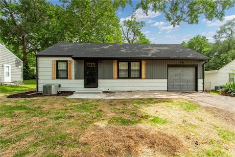 Photo of 8809 E 71st Terrace, Raytown, MO 64133 (MLS # 2627229)