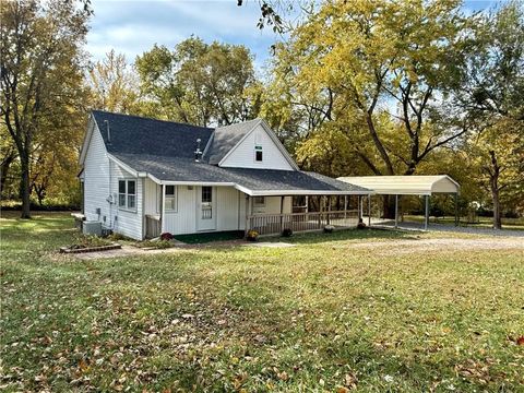 Photo of 905 W Main Street, Richmond, MO 64085 (MLS # 2585246)