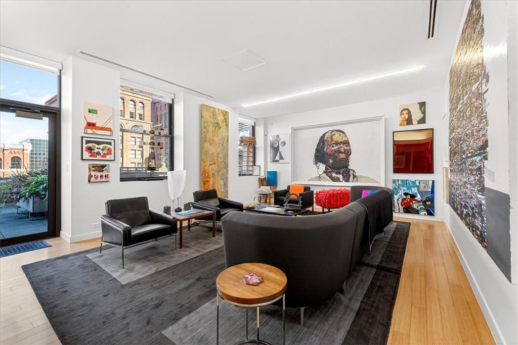 Photo of 912 Baltimore Avenue #401/402, Kansas City, MO 64105 (MLS # 2596888)