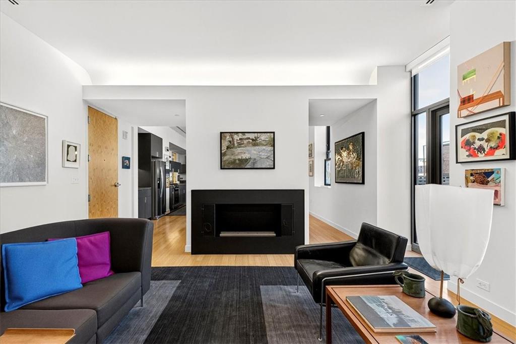 912 Baltimore Avenue 401/402