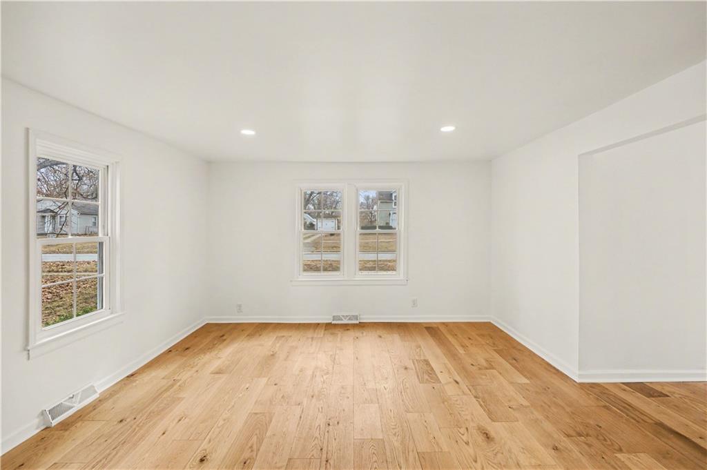 318 E Nichols Street