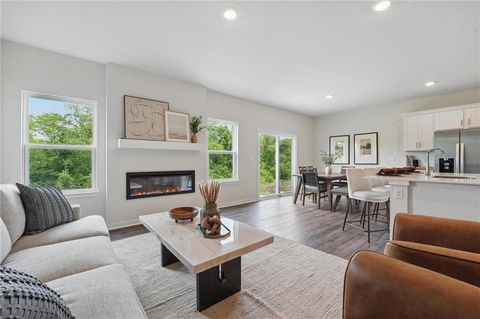 2211 Creek View Lane, Raymore, MO 64083 - #: 2600770