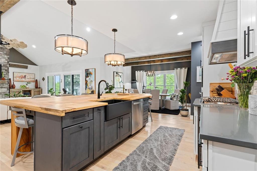 4 Black Hawk Drive