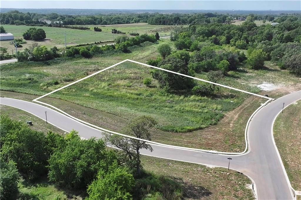 Photo of 17190 Galloway Drive, Stilwell, KS 66085 (MLS # 2602690)