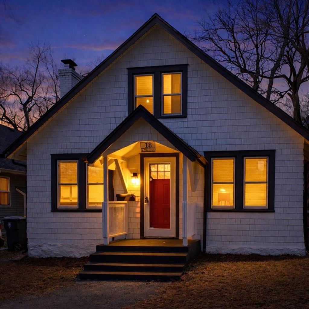 Photo of 18 W 79TH Terrace, Kansas City, MO 64114 (MLS # 2598291)