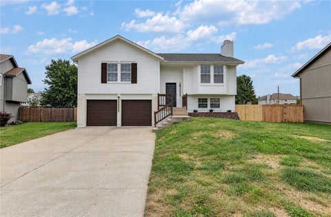 Photo of 645 Canterbury Lane, Lees Summit, MO 64063 (MLS # 2647631)