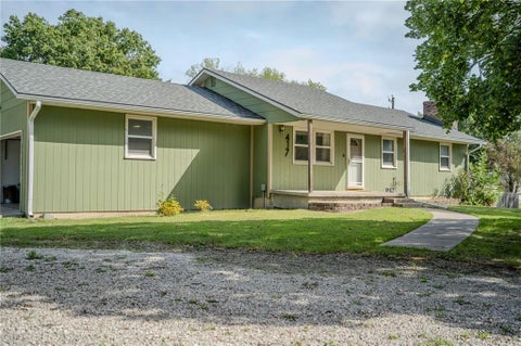 Photo of 417 W 11th Street, Ottawa, KS 66067 (MLS # 2642859)