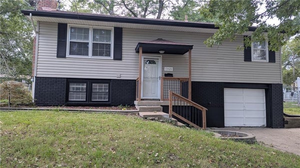13420 BELMEADE AVE, GRANDVIEW, MO 64030 - Image a1e24a47de71fef3c694791c1c62e1fa/3669858454