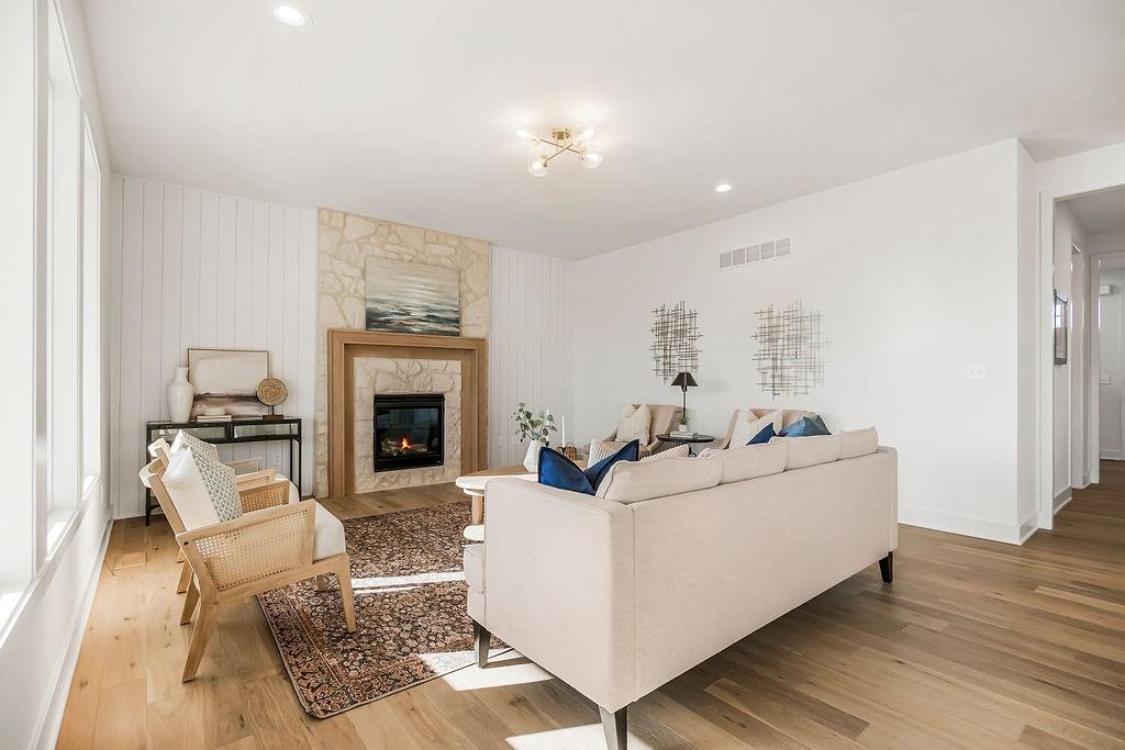 16433 S Penrose Lane