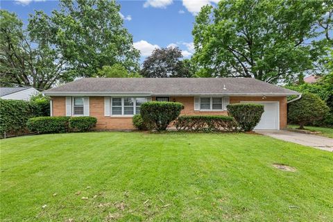 Photo of 909 E Lexington Avenue, Independence, MO 64050 (MLS # 2627645)