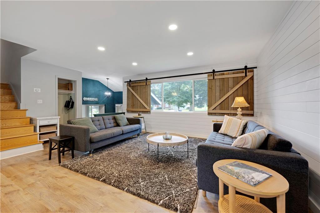 8929 Grandview Drive