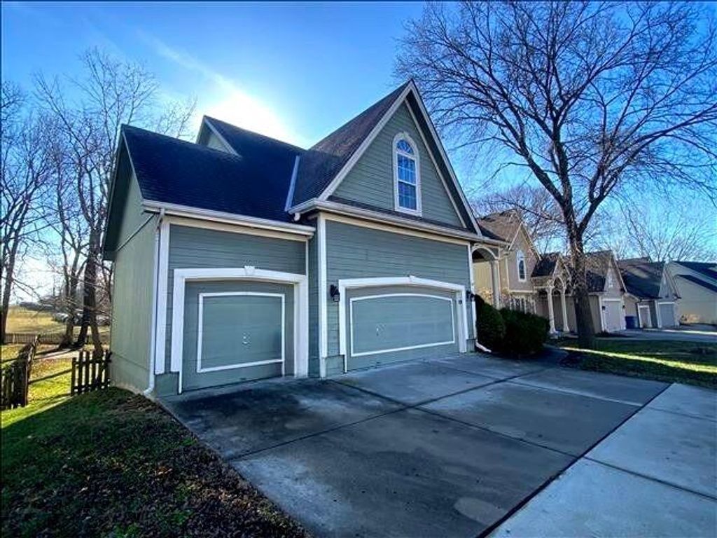 Photo of 1172 WHITE OAK Lane, Liberty, MO 64068 (MLS # 2593108)