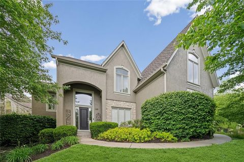 Photo of 8011 Parkview Drive, Parkville, MO 64152 (MLS # 2617008)