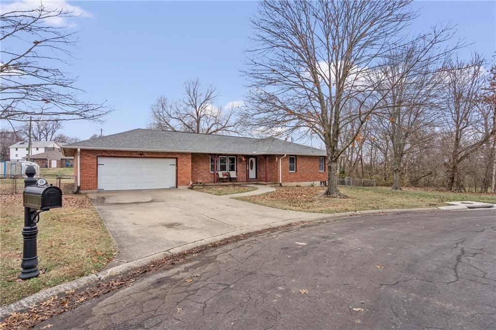 Photo of 430 Chestnut Drive, Marshall, MO 65340 (MLS # 2592151)