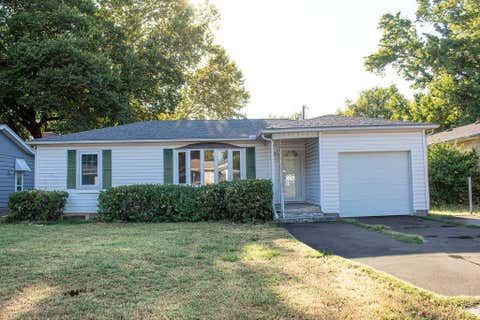 Photo of 103 Warwick Road, Coffeyville, KS 67337 (MLS # 2638058)