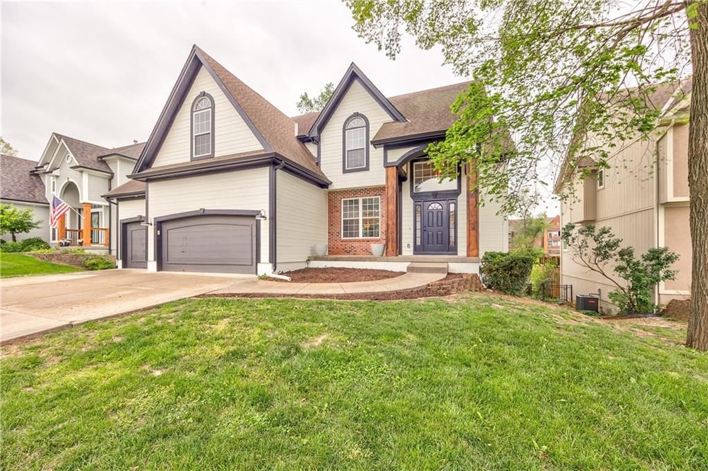 Photo of 1172 WHITE OAK Lane, Liberty, MO 64068 (MLS # 2617100)