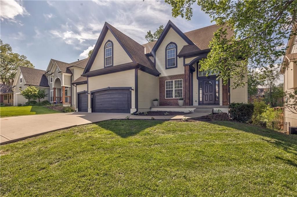 Photo of 1172 WHITE OAK Lane, Liberty, MO 64068 (MLS # 2617100)