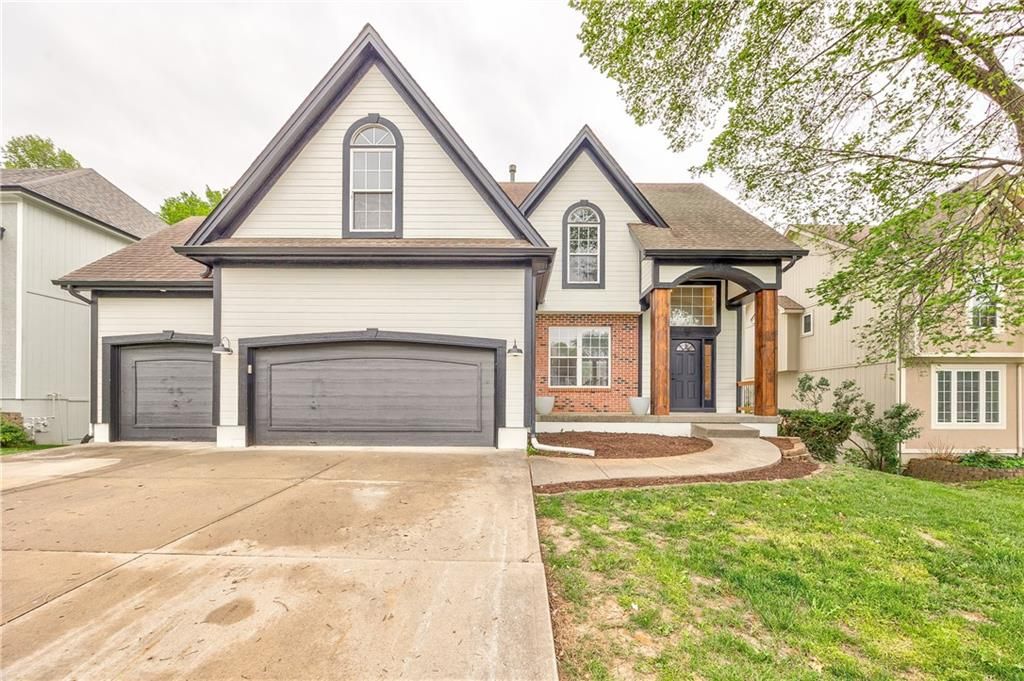 Photo of 1172 WHITE OAK Lane, Liberty, MO 64068 (MLS # 2617100)