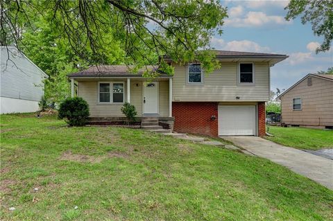 Photo of 5733 N Drury Avenue, Kansas City, MO 64119 (MLS # 2617717)