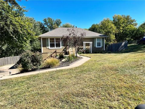 1813 N Jennings Road Independence MO 64058