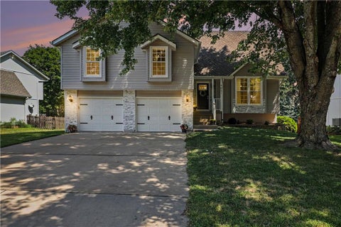 Photo of 4051 SW Clipper Lane, Lees Summit, MO 64082 (MLS # 2638354)