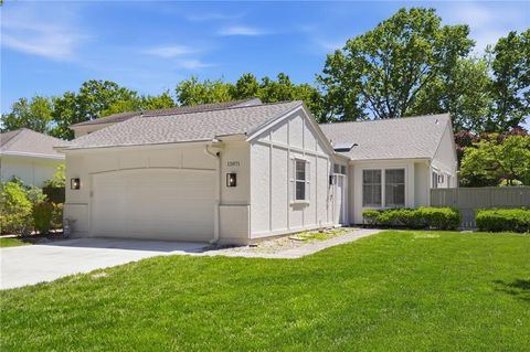 Photo of 12871 Cambridge Terrace, Leawood, KS 66209 (MLS # 2619346)