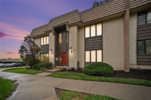 Photo of 474 W 104th Street #A, Kansas City, MO 64114 (MLS # 2644294)