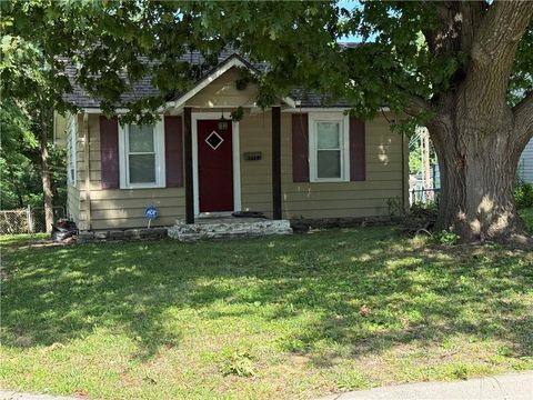 Photo of 1614 S McCoy Street, Independence, MO 64055 (MLS # 2626996)