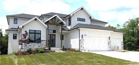 Photo of 17008 Hayes Street, Overland Park, KS 66085 (MLS # 2524196)