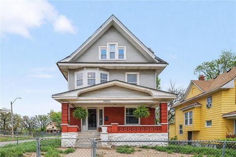 Photo of 3601 Park Avenue, Kansas City, MO 64109 (MLS # 2615531)
