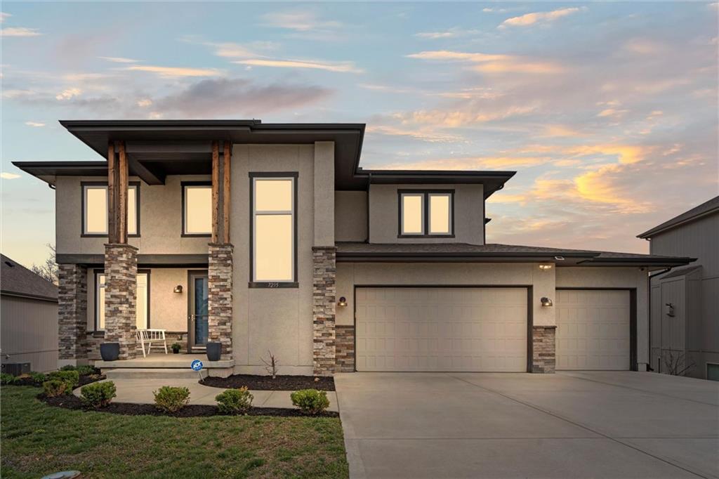 7295 NW Forest Lakes Drive
