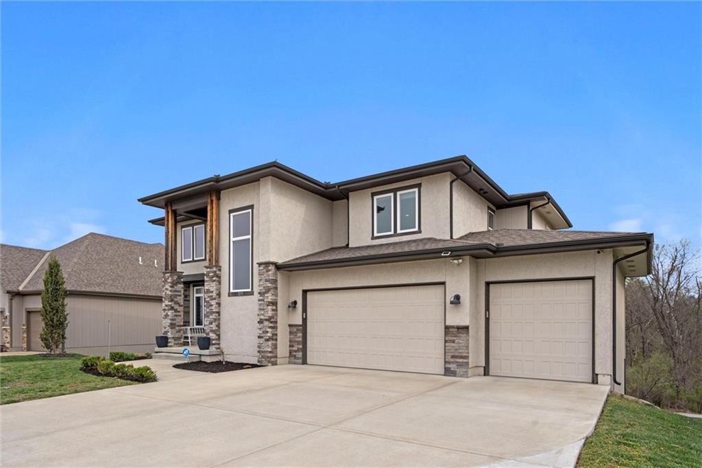 7295 NW Forest Lakes Drive