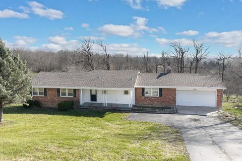 Photo of 1021 Kouns Lane, Kansas City, KS 66111 (MLS # 2610164)