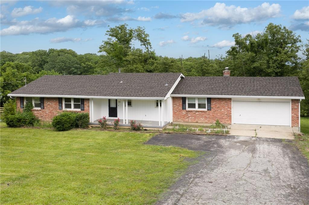 Photo 1 of 34 — 1021 Kouns Lane, Edwardsville, KS 66111