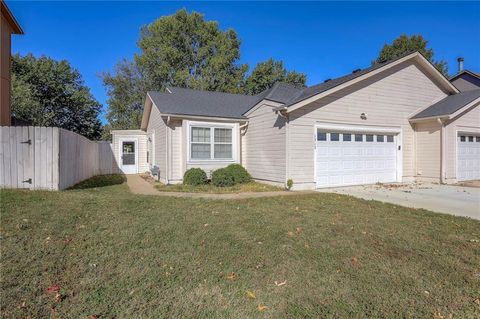 Photo of 1313 N Ridge Parkway, Olathe, KS 66061 (MLS # 2583496) Photo of 1313 N Ridge Parkway, Olathe, KS 66061 (MLS # 2583496)