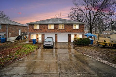 213-215 S Willow Avenue Independence MO 64053