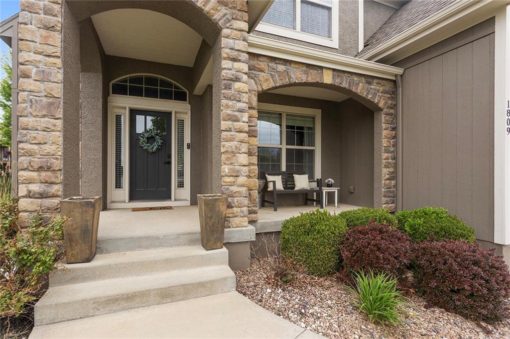 1809 NE Parks Summit Boulevard