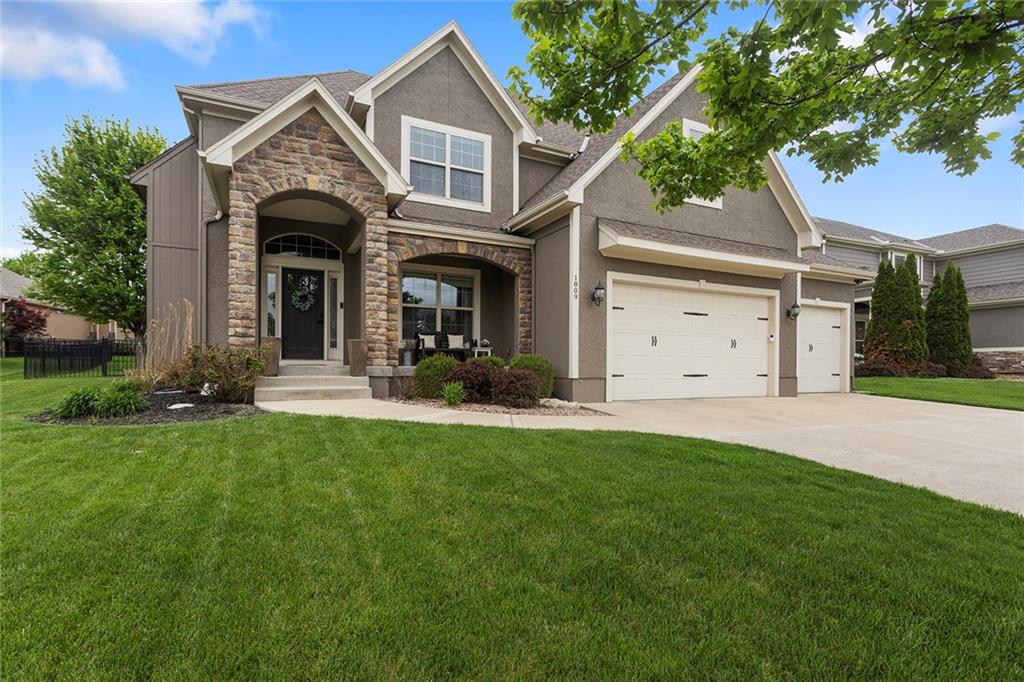 1809 NE Parks Summit Boulevard