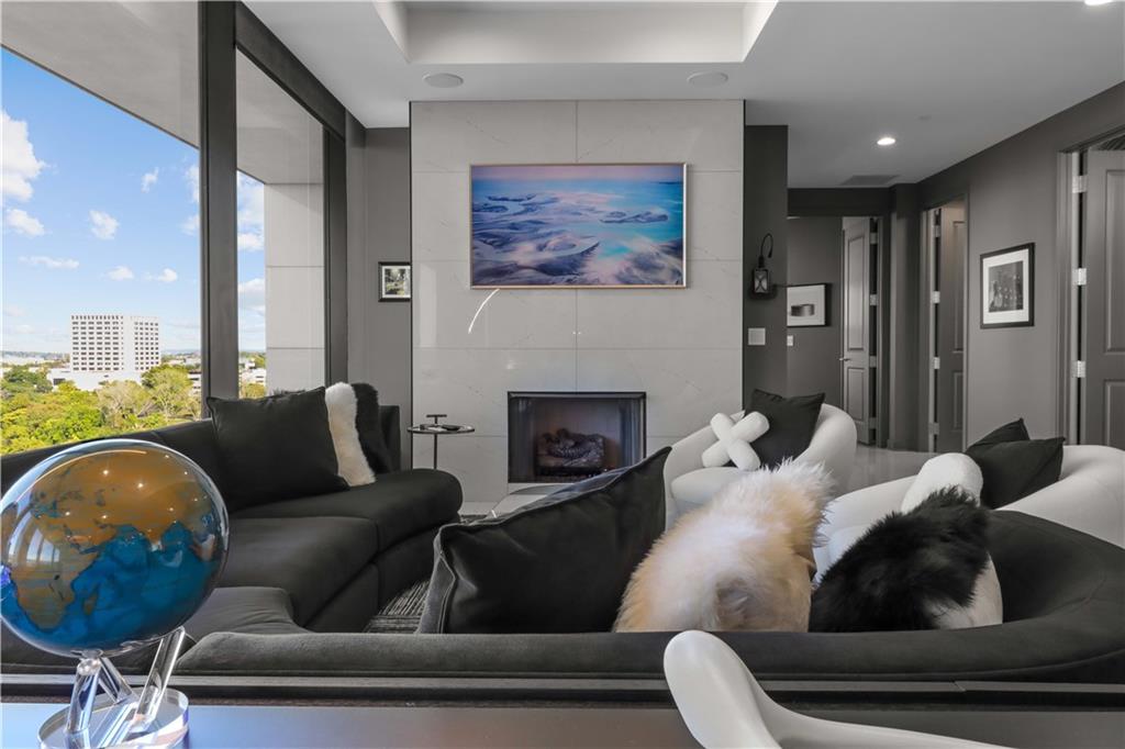 700 W 31st Street 702