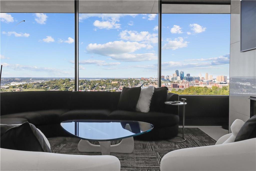 700 W 31st Street 702