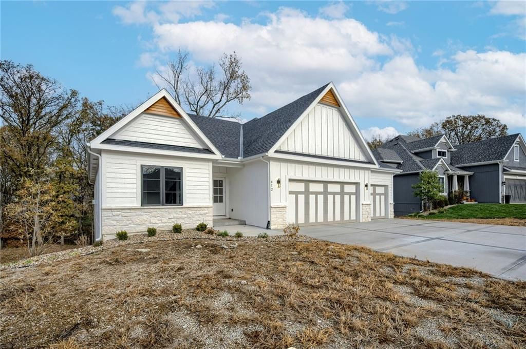 Photo of 1836 Green Meadow Drive, Liberty, MO 64068 (MLS # 2571202)