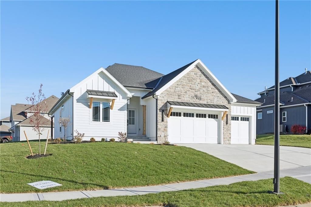 Photo of 1836 Green Meadow Drive, Liberty, MO 64068 (MLS # 2571202)