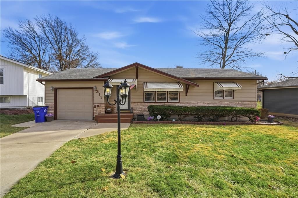 Photo of 311 NE Arlington Circle, Lees Summit, MO 64063 (MLS # 2591873)